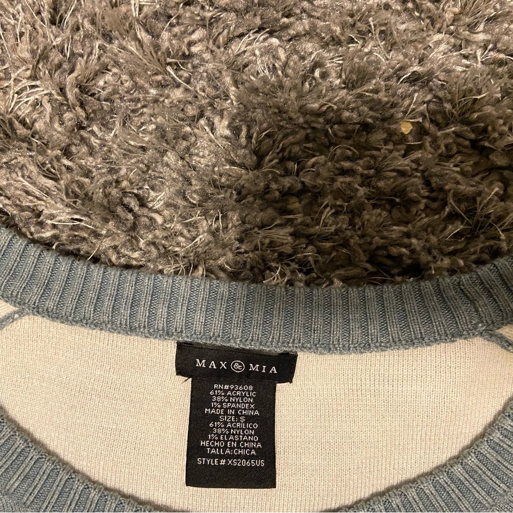 Sweater - Picture 5 of 6